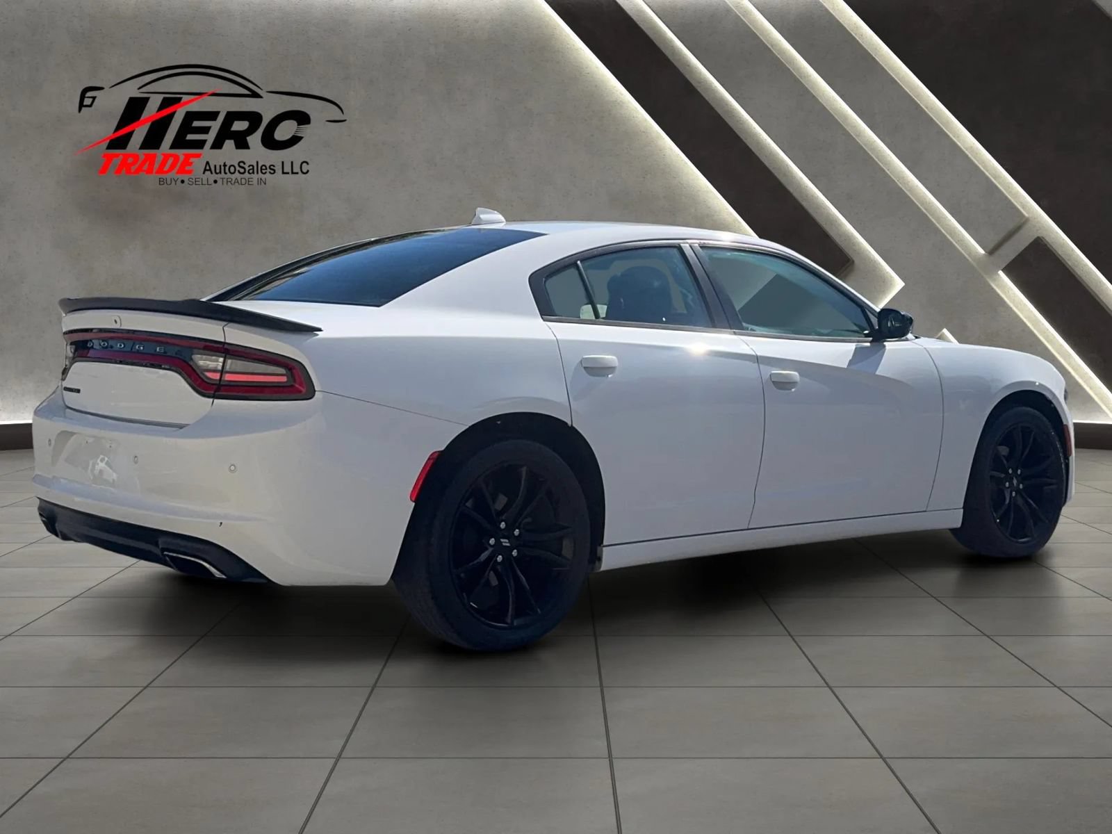 Used 2017 Dodge Charger SXT w/ Blacktop Package RWD image 3
