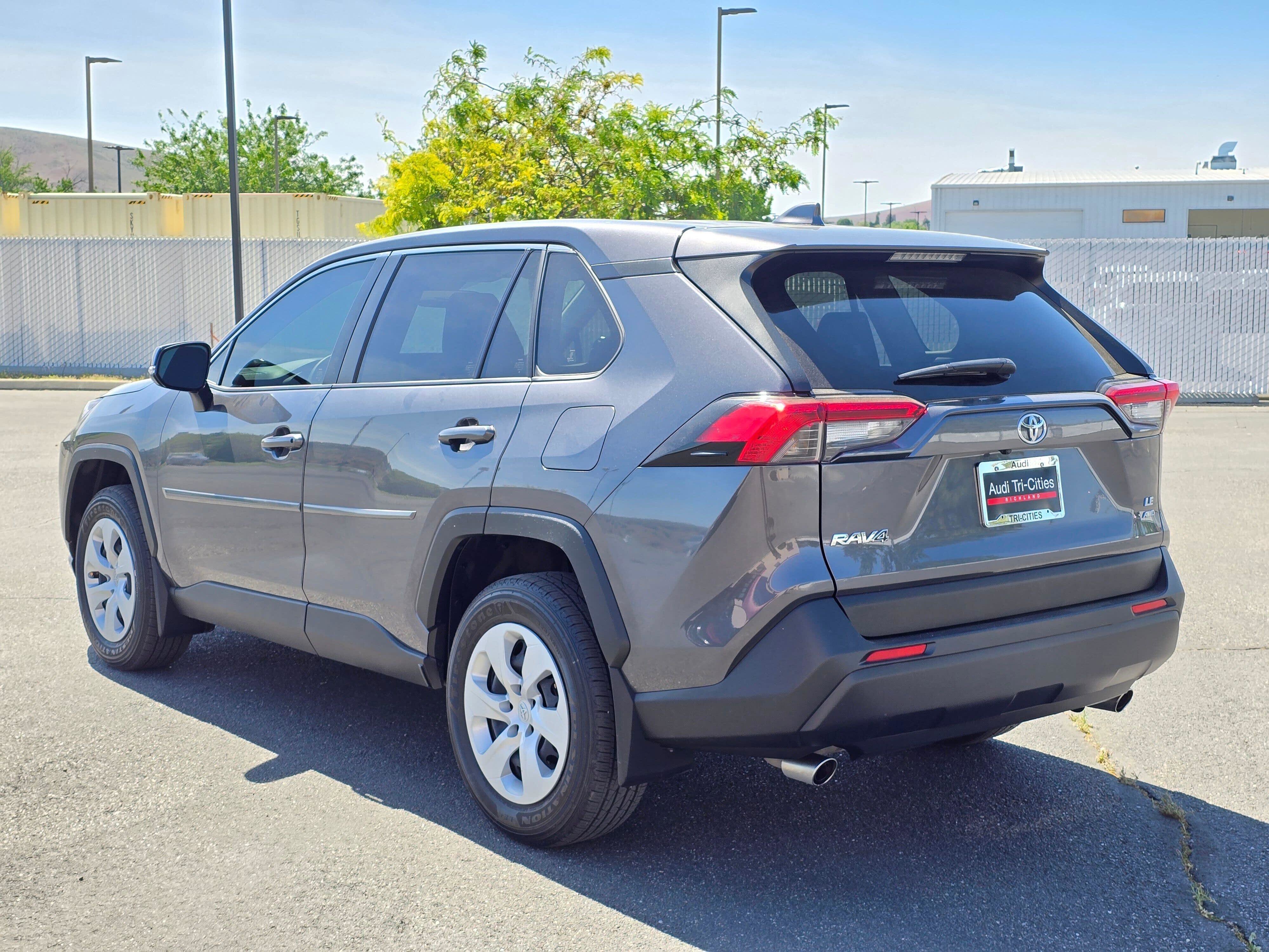 Used 2025 Toyota RAV4 LE AWD/4WD image 4