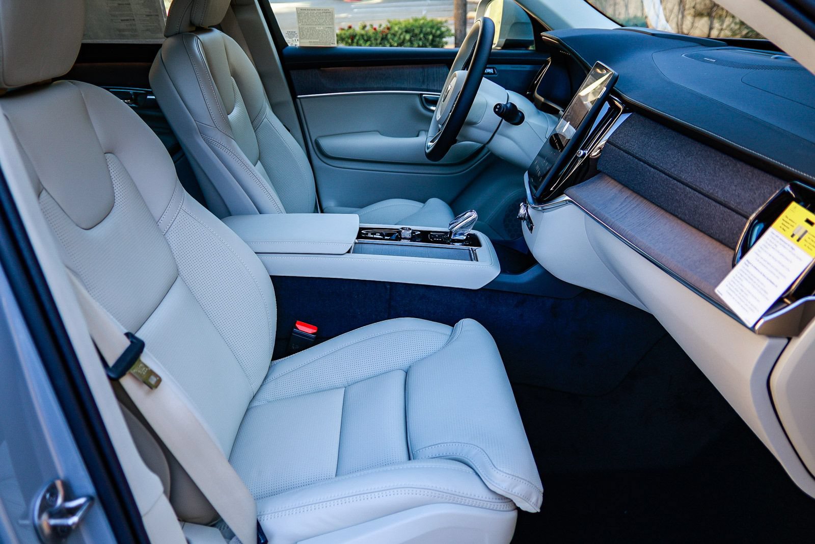 New 2026 Volvo XC90 T8 Ultra w/ Protection Package Premier AWD/4WD image 17