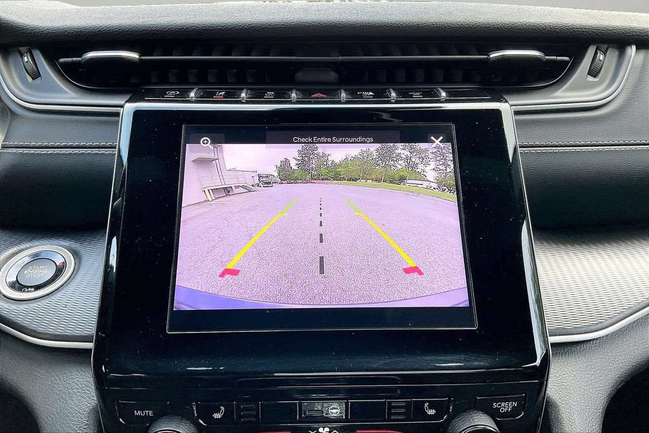 Used 2023 Jeep Grand Cherokee Altitude AWD/4WD image 13