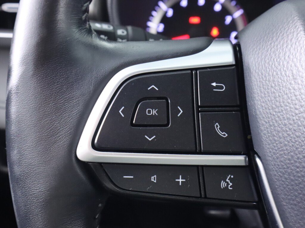 Used 2020 Toyota Highlander LE AWD/4WD image 12
