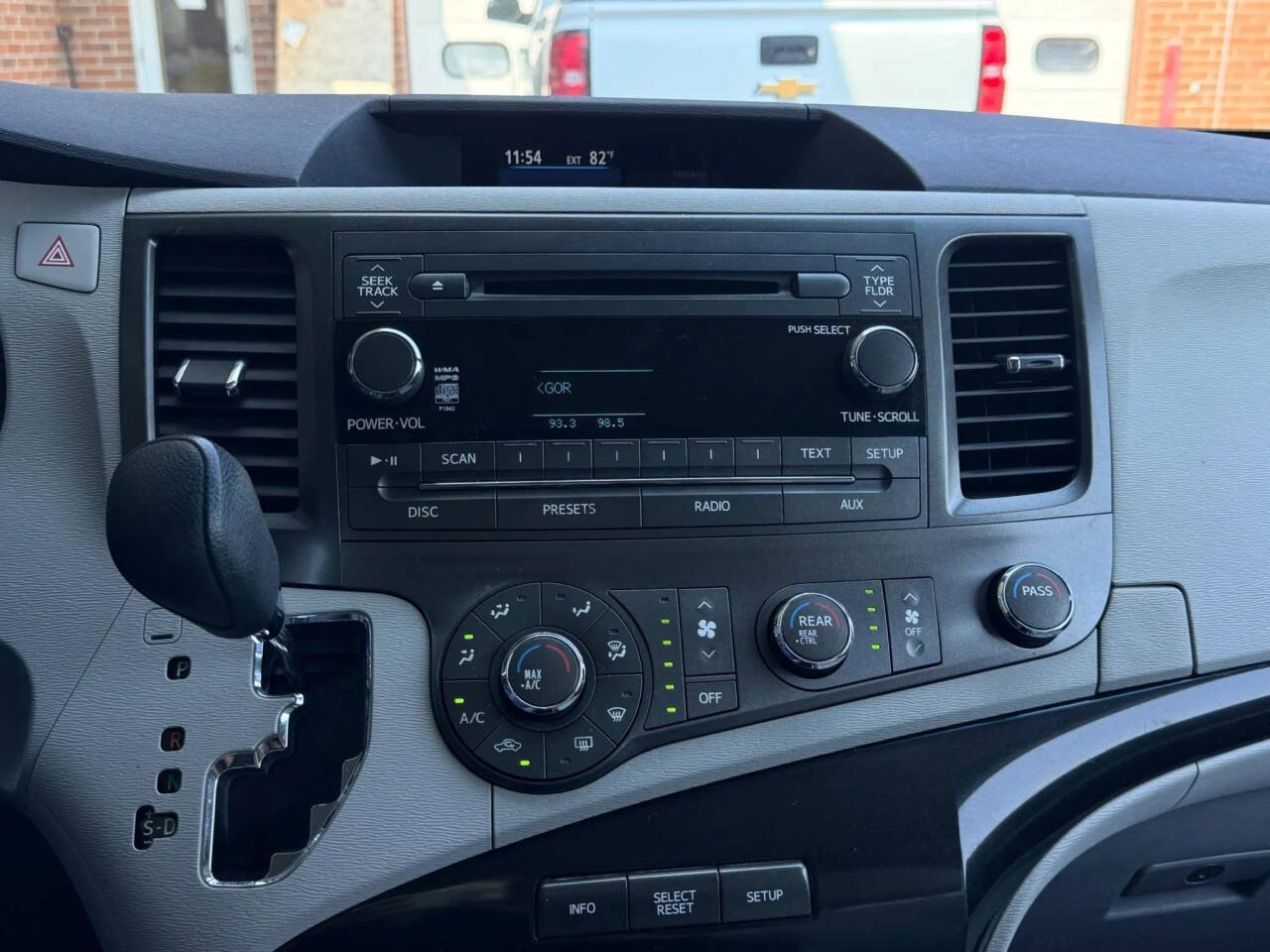Used 2011 Toyota Sienna LE w/ Towing Pkg FWD image 7