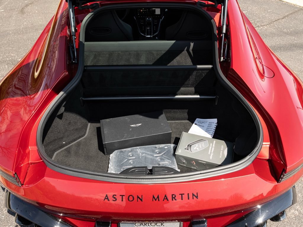 Used 2025 Aston Martin V8 Vantage Coupe image 41