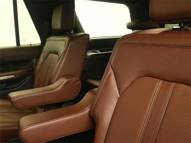 Used 2022 Ford Expedition Limited image 11