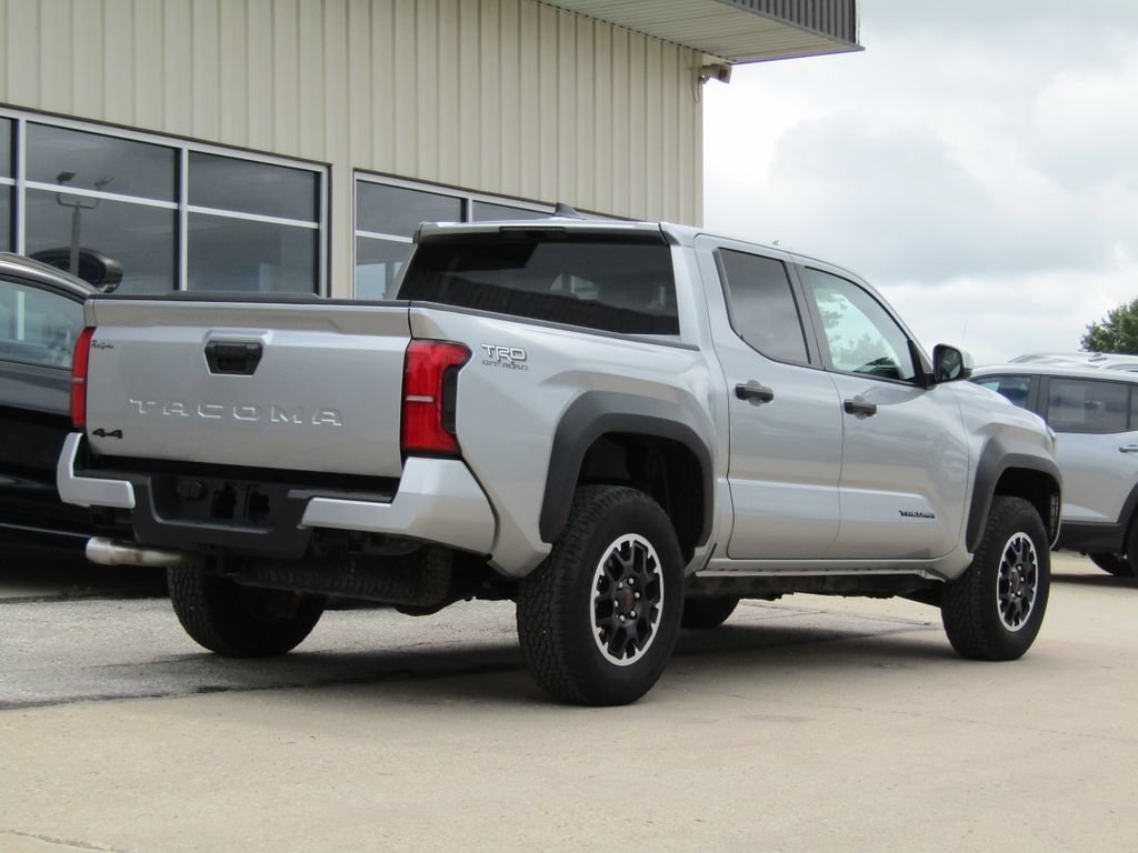 Used 2025 Toyota Tacoma TRD Off-Road AWD/4WD image 3