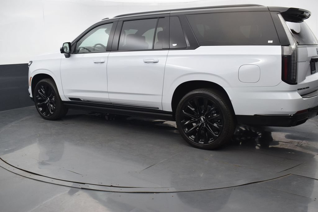 Certified 2026 Cadillac Escalade ESV Platinum Sport w/ LPO, ONYX Package AWD/4WD image 3
