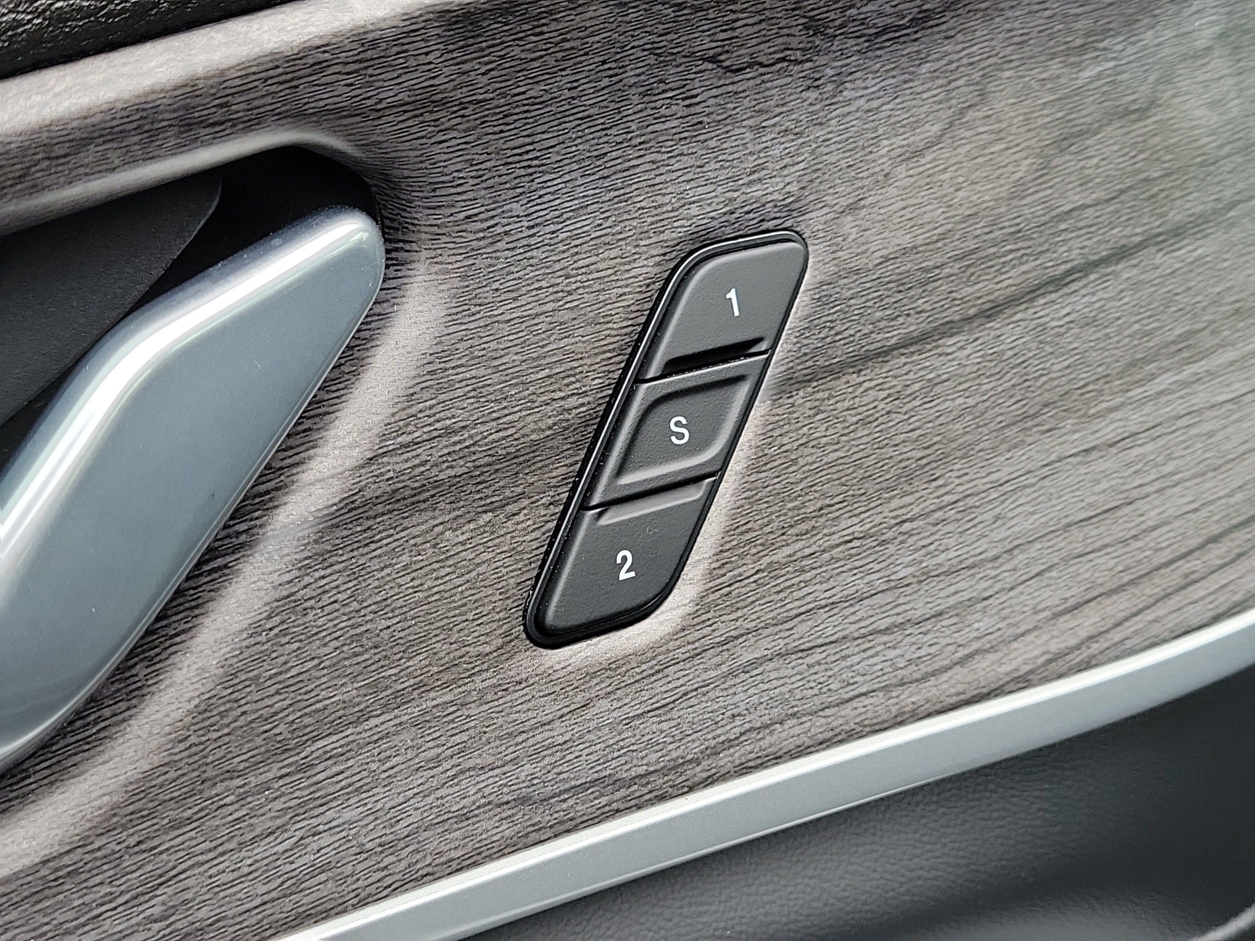 Used 2025 Jeep Grand Cherokee Limited RWD image 19