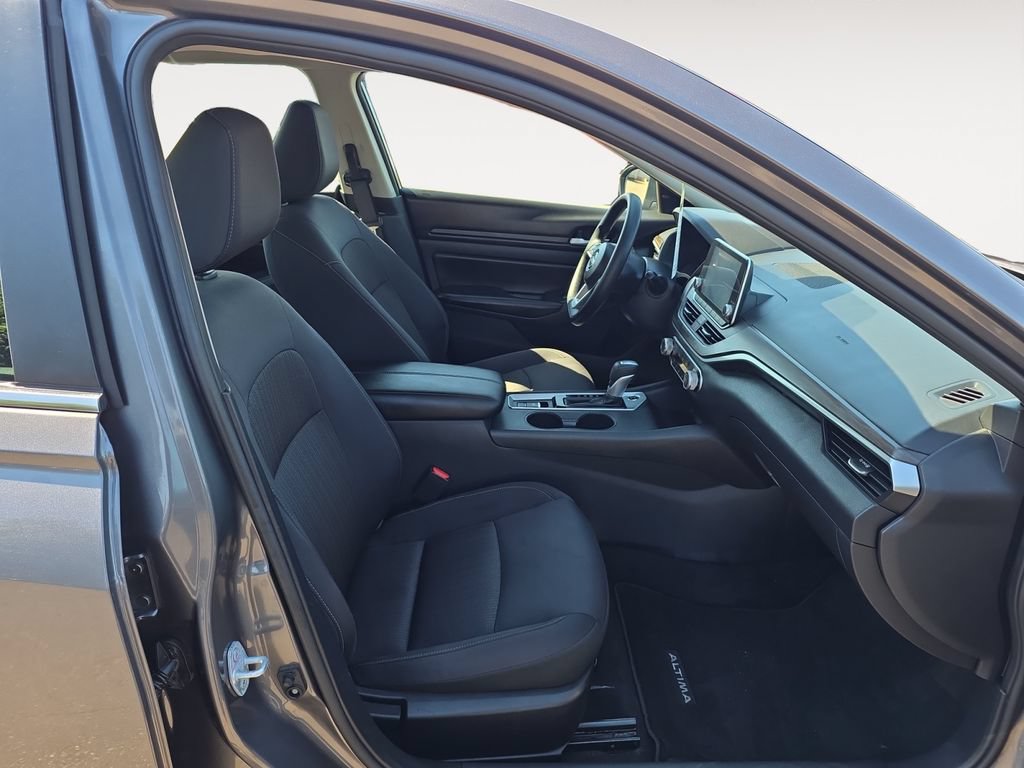 Used 2025 Nissan Altima 2.5 SV AWD/4WD image 10
