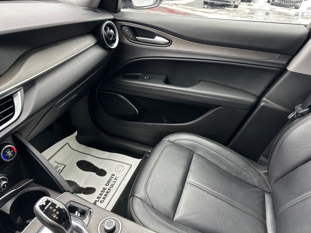 Used 2021 Alfa Romeo Stelvio Ti image 22