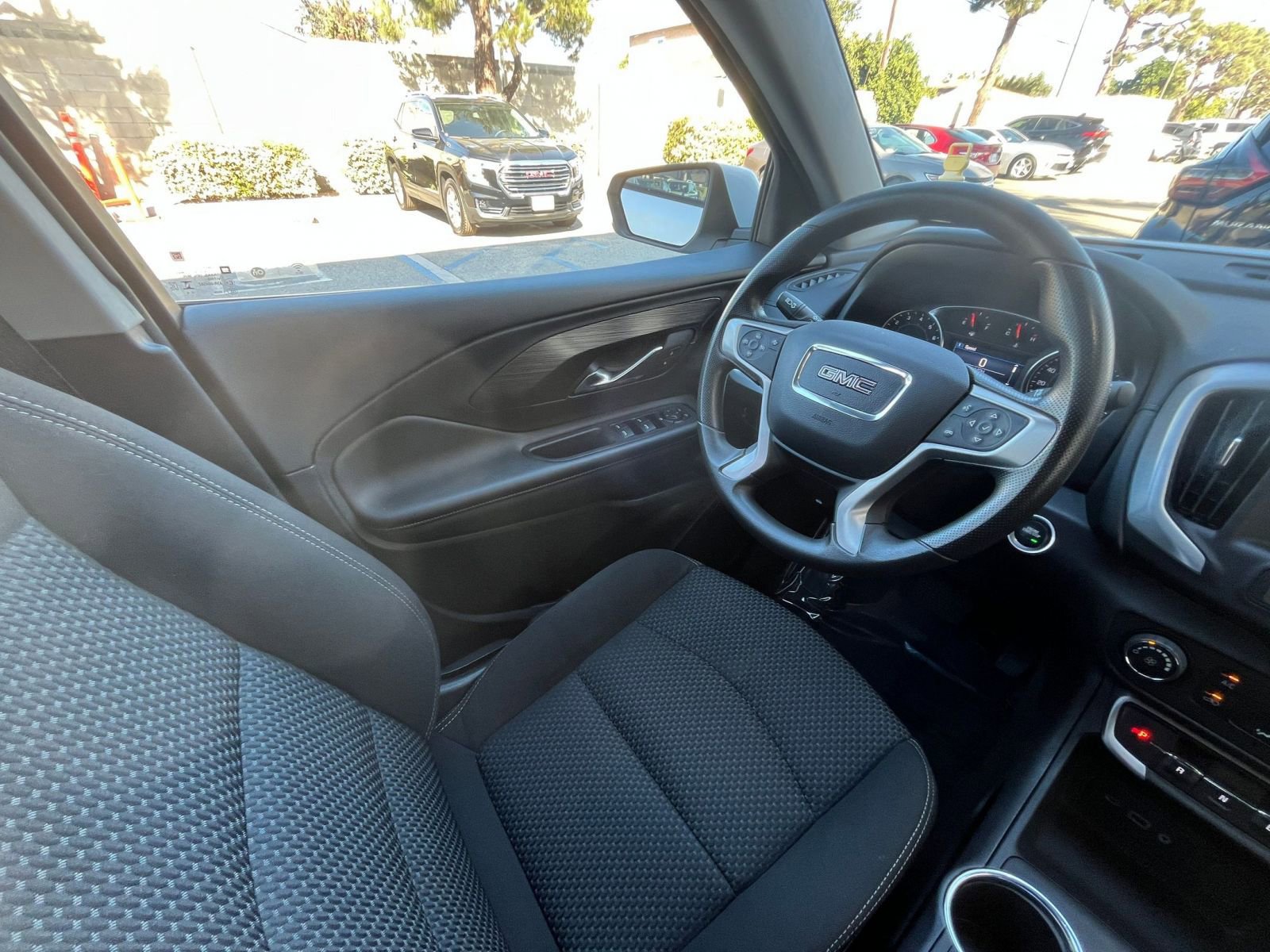 Used 2024 GMC Terrain SLE image 34