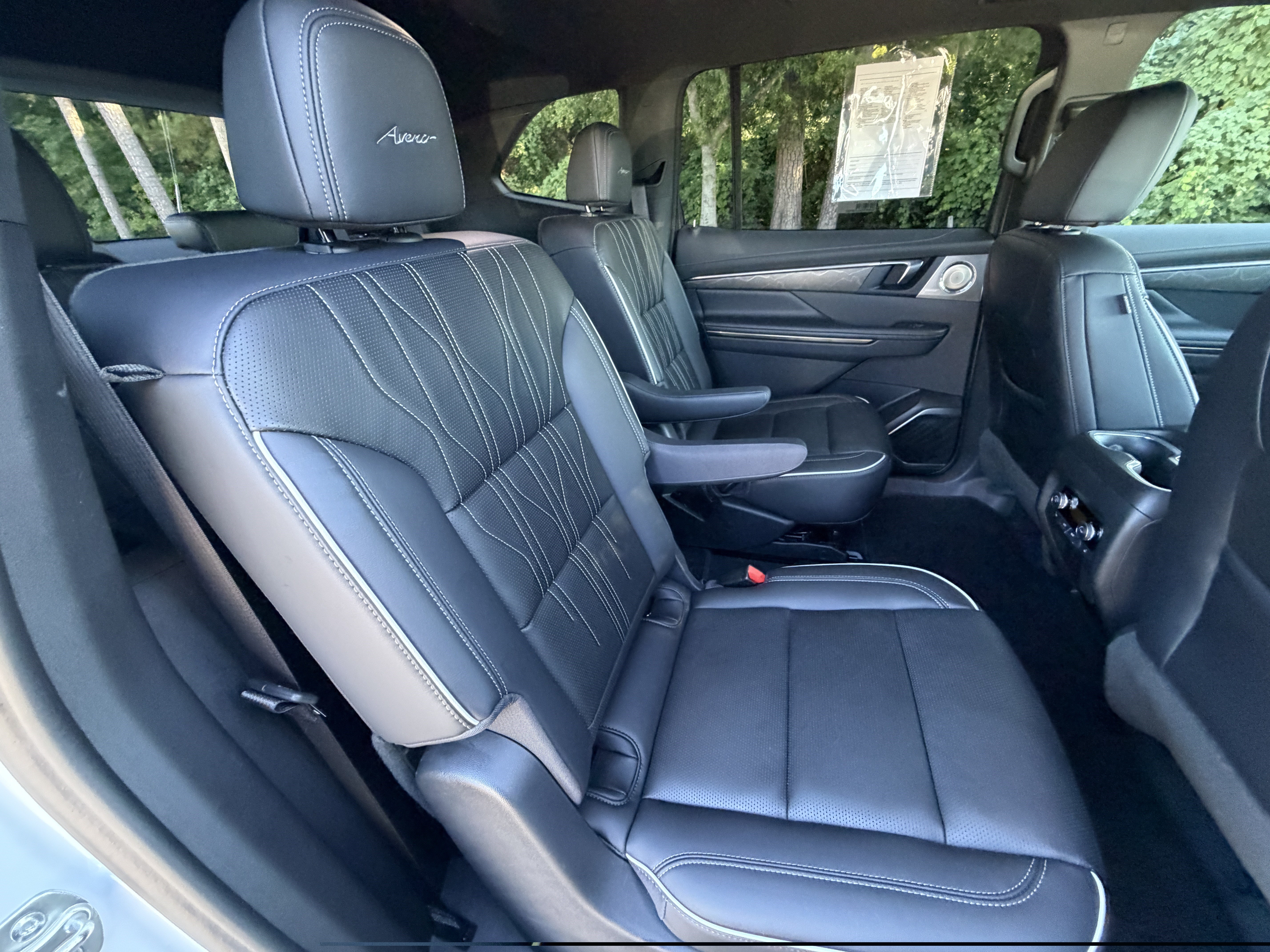 Used 2025 Buick Enclave Avenir FWD image 19