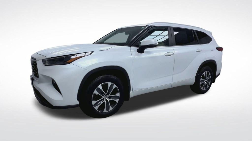 Used 2023 Toyota Highlander XLE AWD/4WD image 23