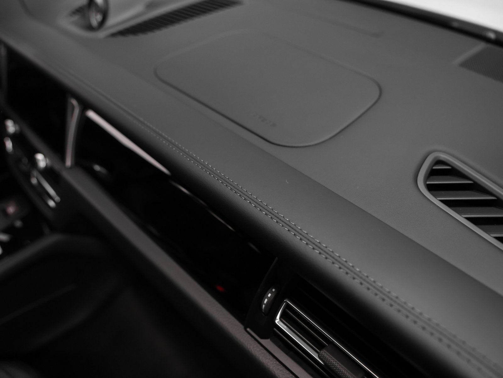 New 2026 Porsche Macan Turbo image 26