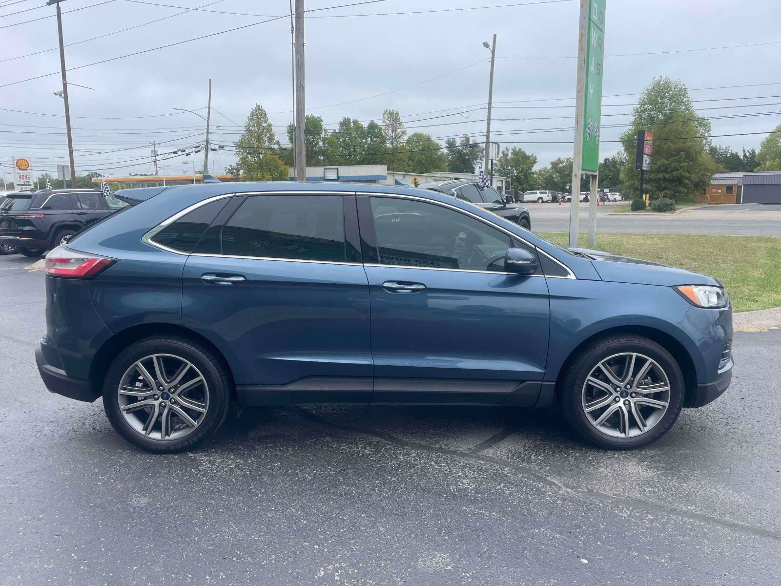 Used 2019 Ford Edge Titanium AWD/4WD image 11