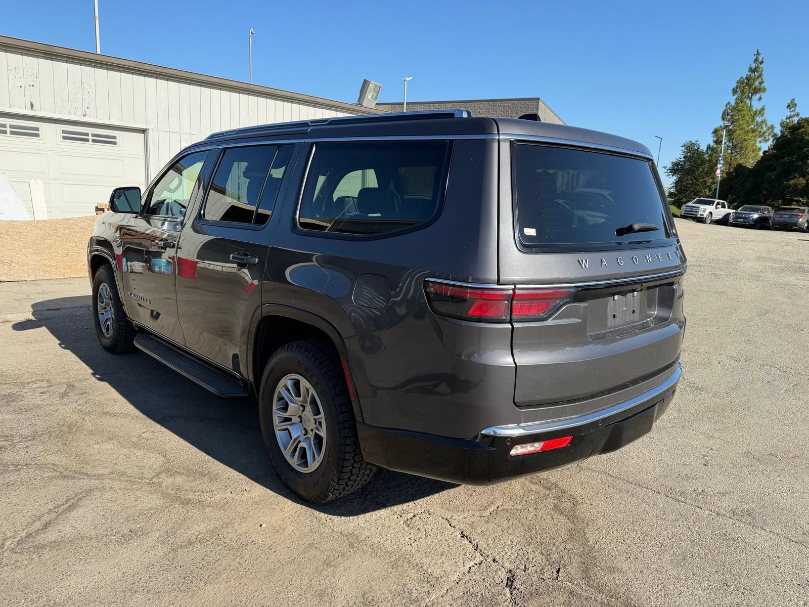 Used 2024 Jeep Wagoneer 4WD w/ HD Trailer Tow Package image 3