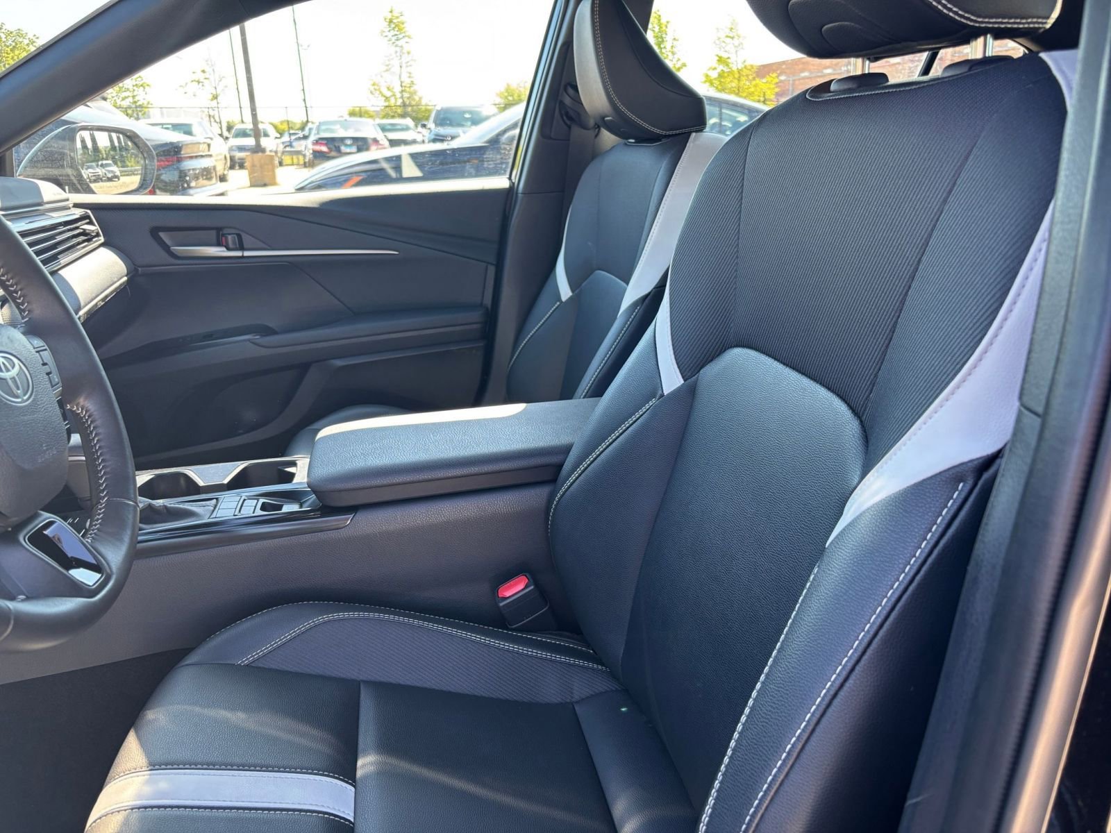 Used 2025 Toyota Camry SE FWD image 25