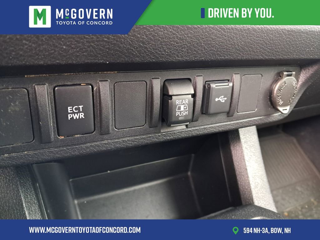 Used 2022 Toyota Tacoma SR5 AWD/4WD image 32
