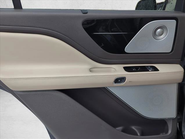 Used 2020 Lincoln Aviator Reserve w/ Equipment Group 202A image 23