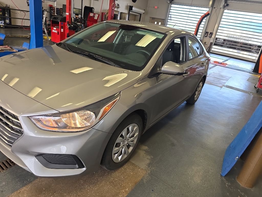 Used 2022 Hyundai Accent SE FWD image 3