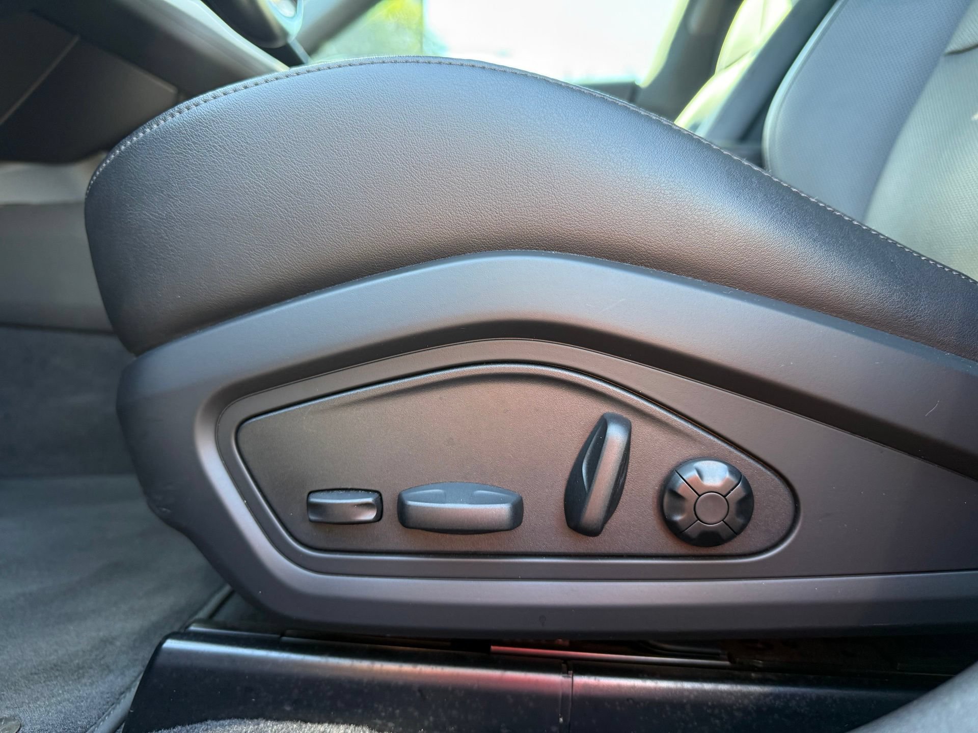 Certified 2023 Porsche Taycan RWD image 30
