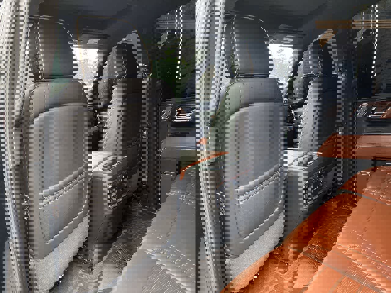 Used 2024 GMC Sierra 3500 Denali Ultimate AWD/4WD image 15