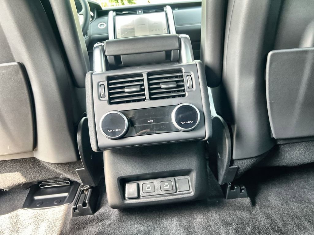 Certified 2025 Land Rover Discovery Metropolitan Edition image 16