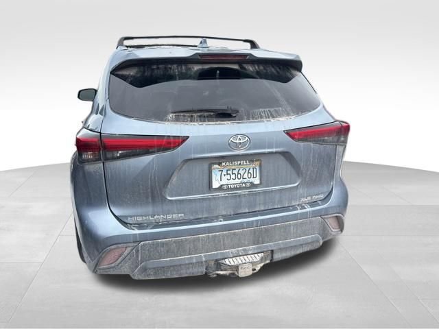 Used 2020 Toyota Highlander XLE AWD/4WD image 16