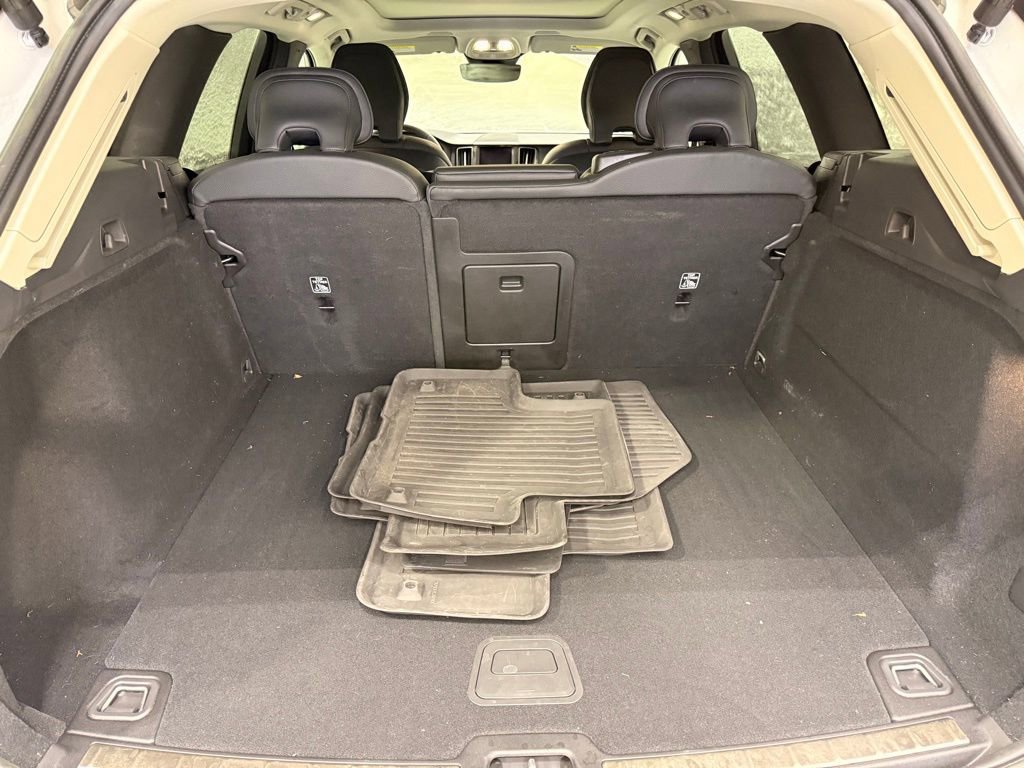 Used 2023 Volvo XC60 B5 Plus w/ Protection Package Premier image 23