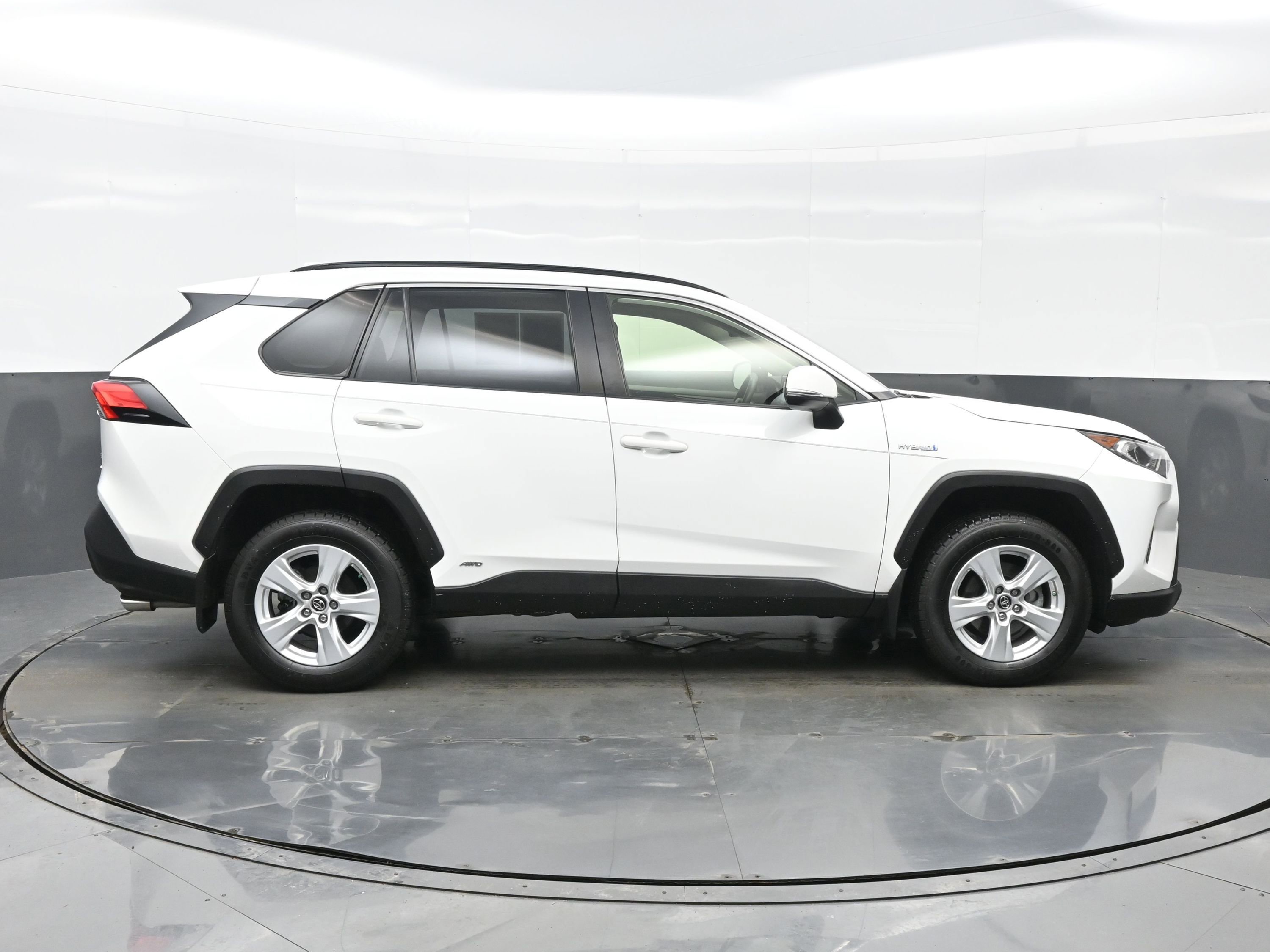 Used 2019 Toyota RAV4 XLE w/ Carpet Mat Package image 7