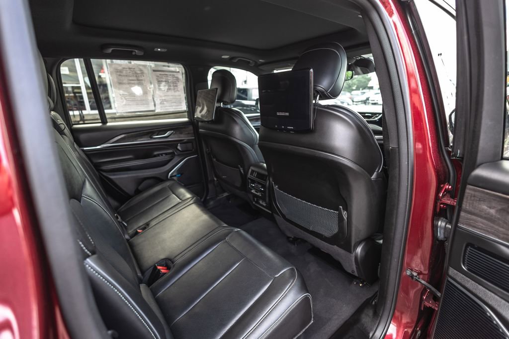 Used 2023 Jeep Grand Cherokee Overland w/ Rear Seat Video Group I AWD/4WD image 31