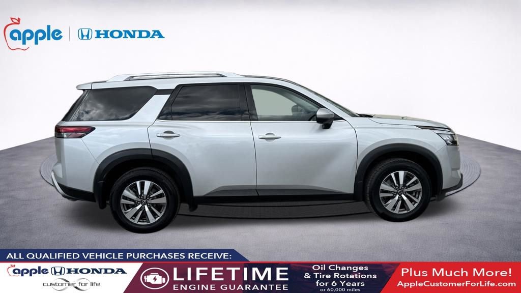 Used 2022 Nissan Pathfinder SL image 16