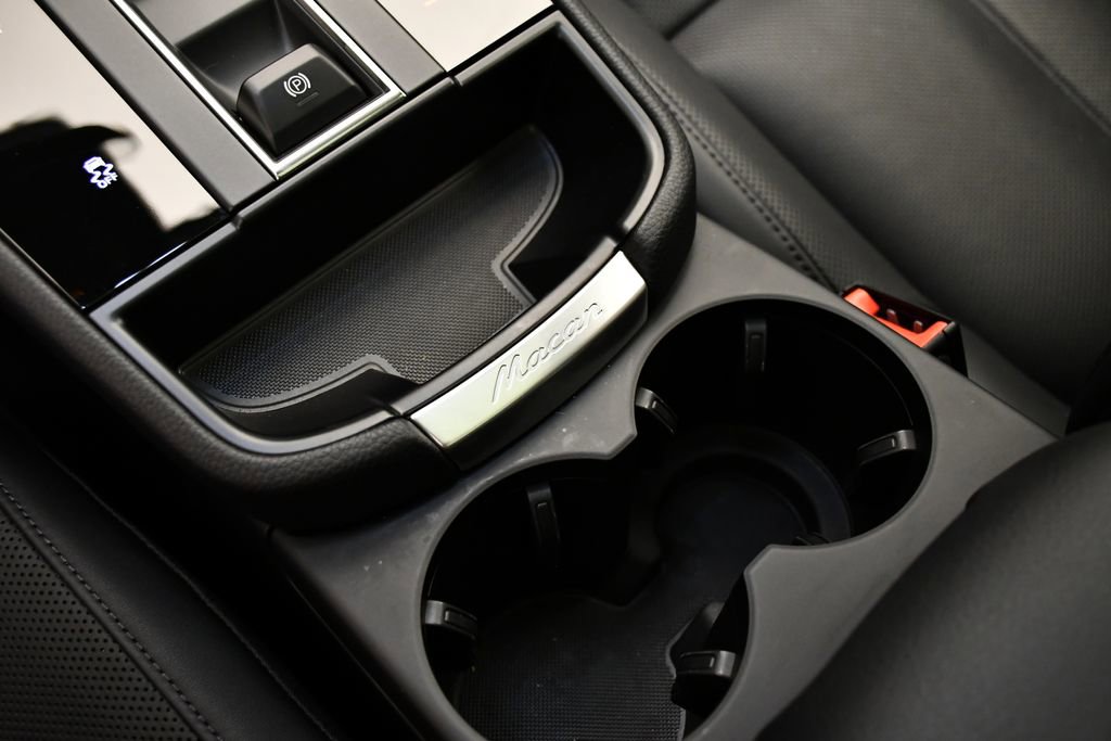 Used 2025 Porsche Macan image 30