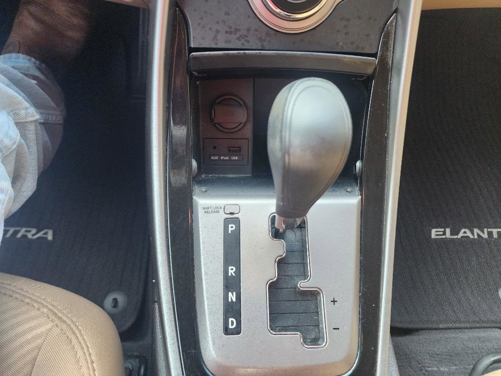 Used 2013 Hyundai Elantra GLS w/ Preferred Pkg FWD image 18