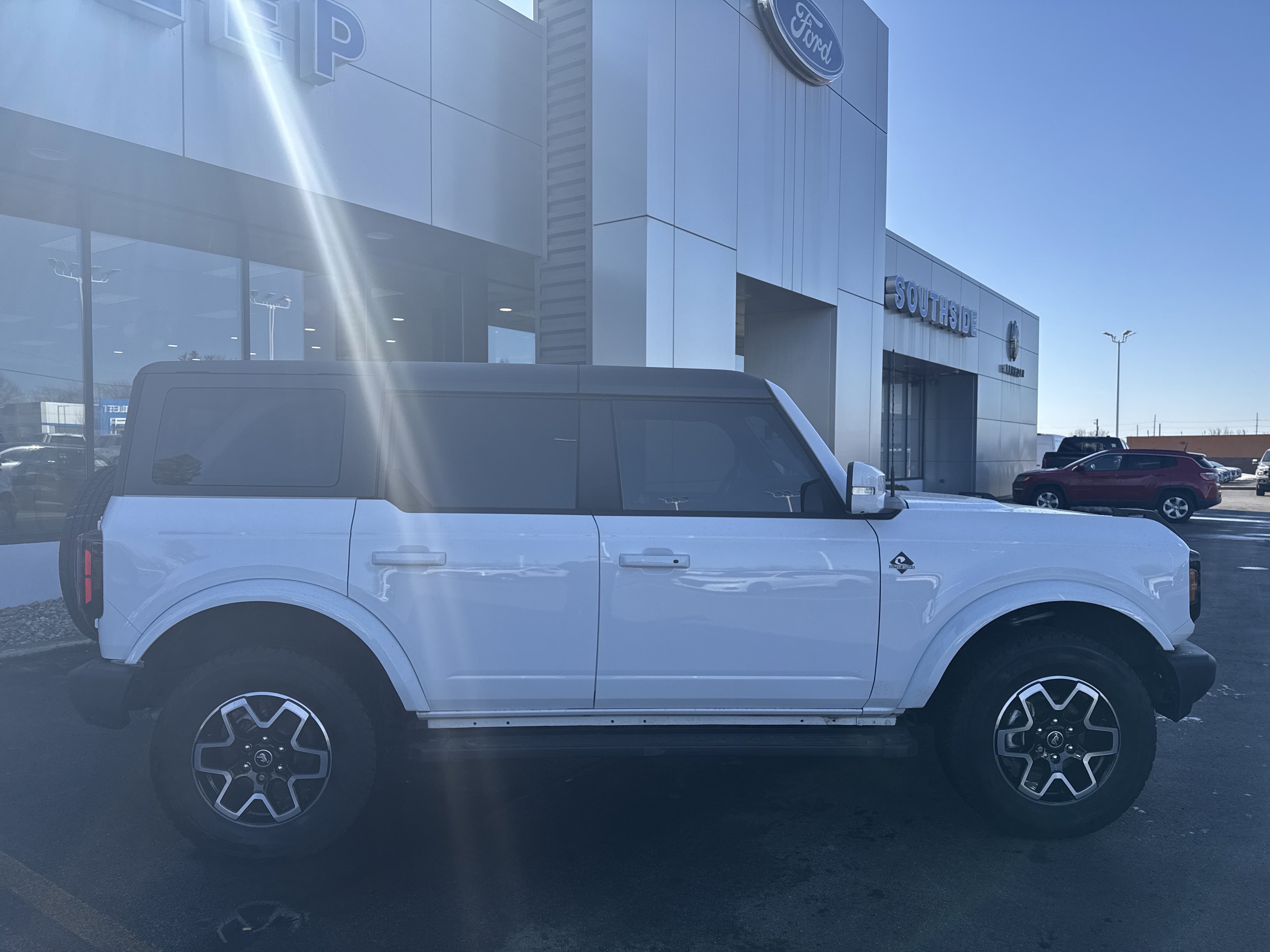 Used 2024 Ford Bronco Outer Banks image 8
