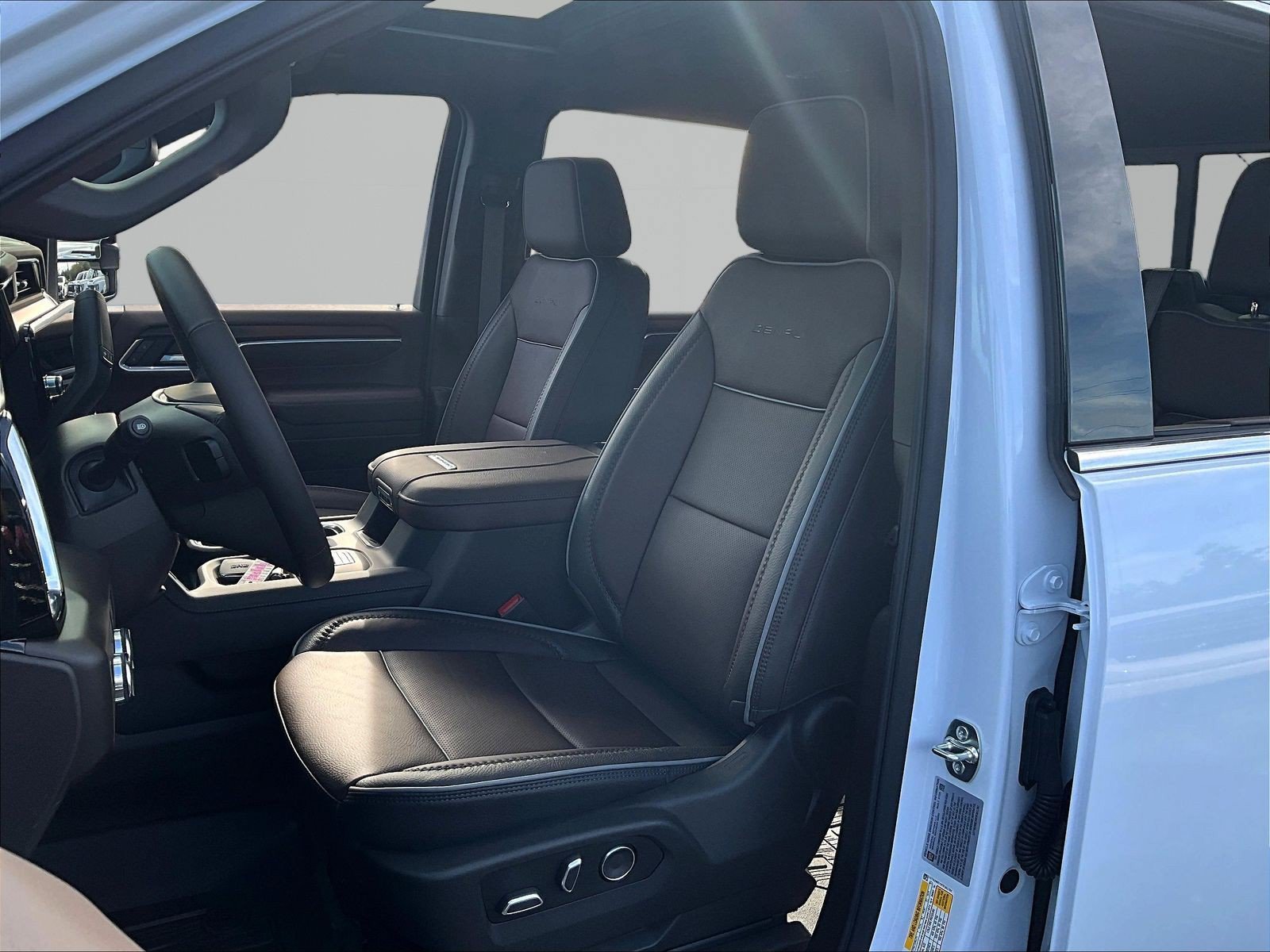 New 2026 GMC Sierra 3500 Denali w/ Denali Reserve Package AWD/4WD image 17