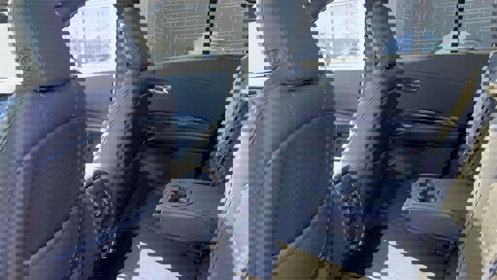 Used 2023 Cadillac XT4 Luxury w/ Cold Weather Package image 35