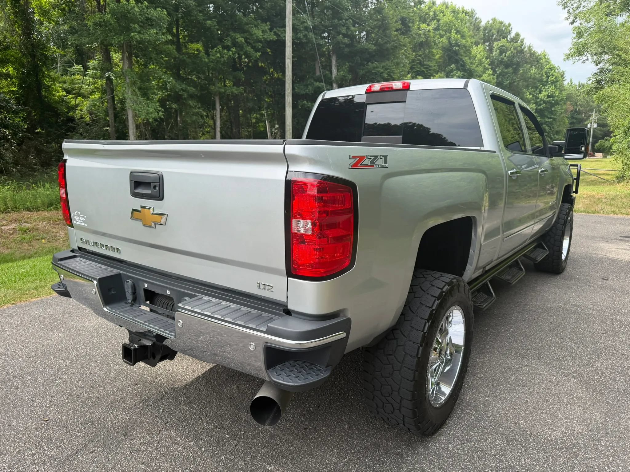 Used 2017 Chevrolet Silverado 2500 LTZ w/ Duramax Plus Package AWD/4WD image 12