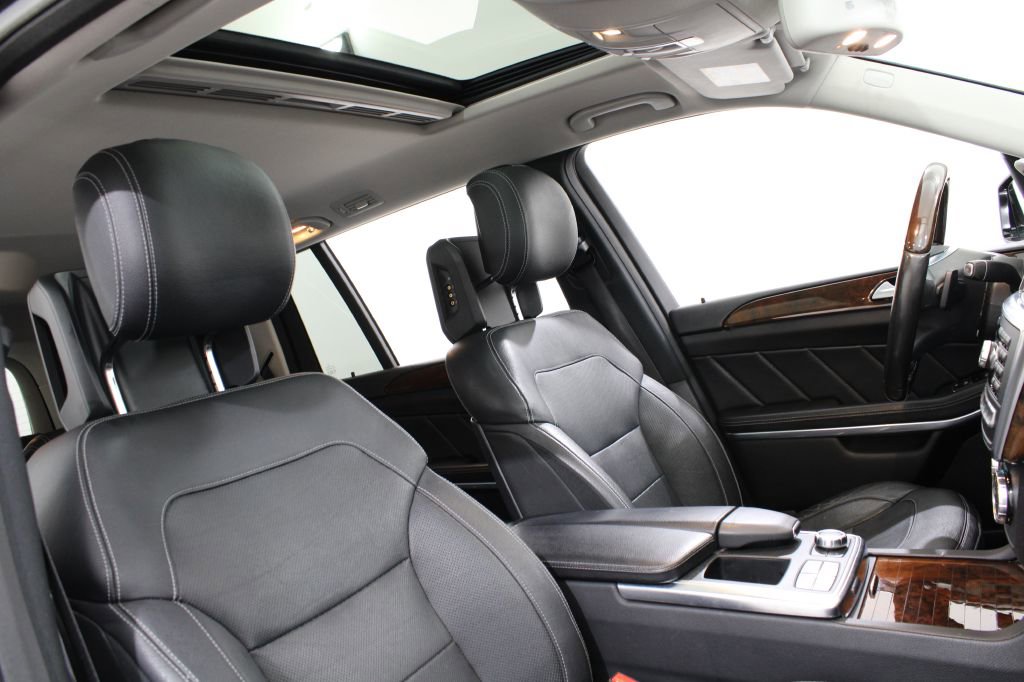 Used 2015 Mercedes-Benz GL 550 4MATIC image 37