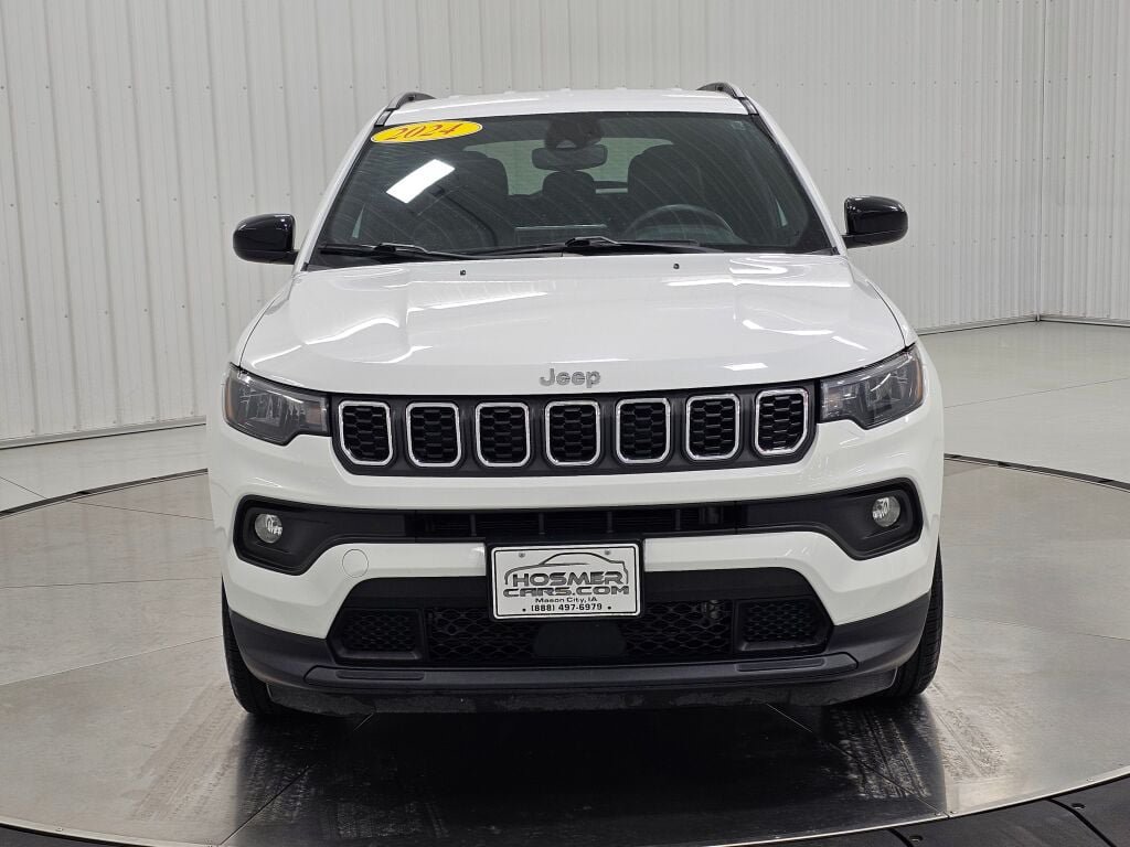Used 2024 Jeep Compass Latitude AWD/4WD image 8