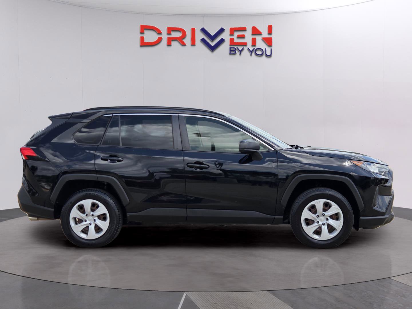 Used 2019 Toyota RAV4 LE image 6