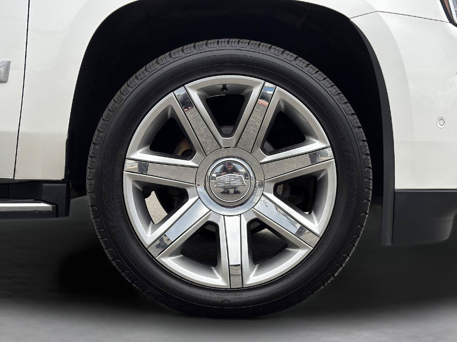 Used 2020 Cadillac Escalade Luxury AWD/4WD image 10