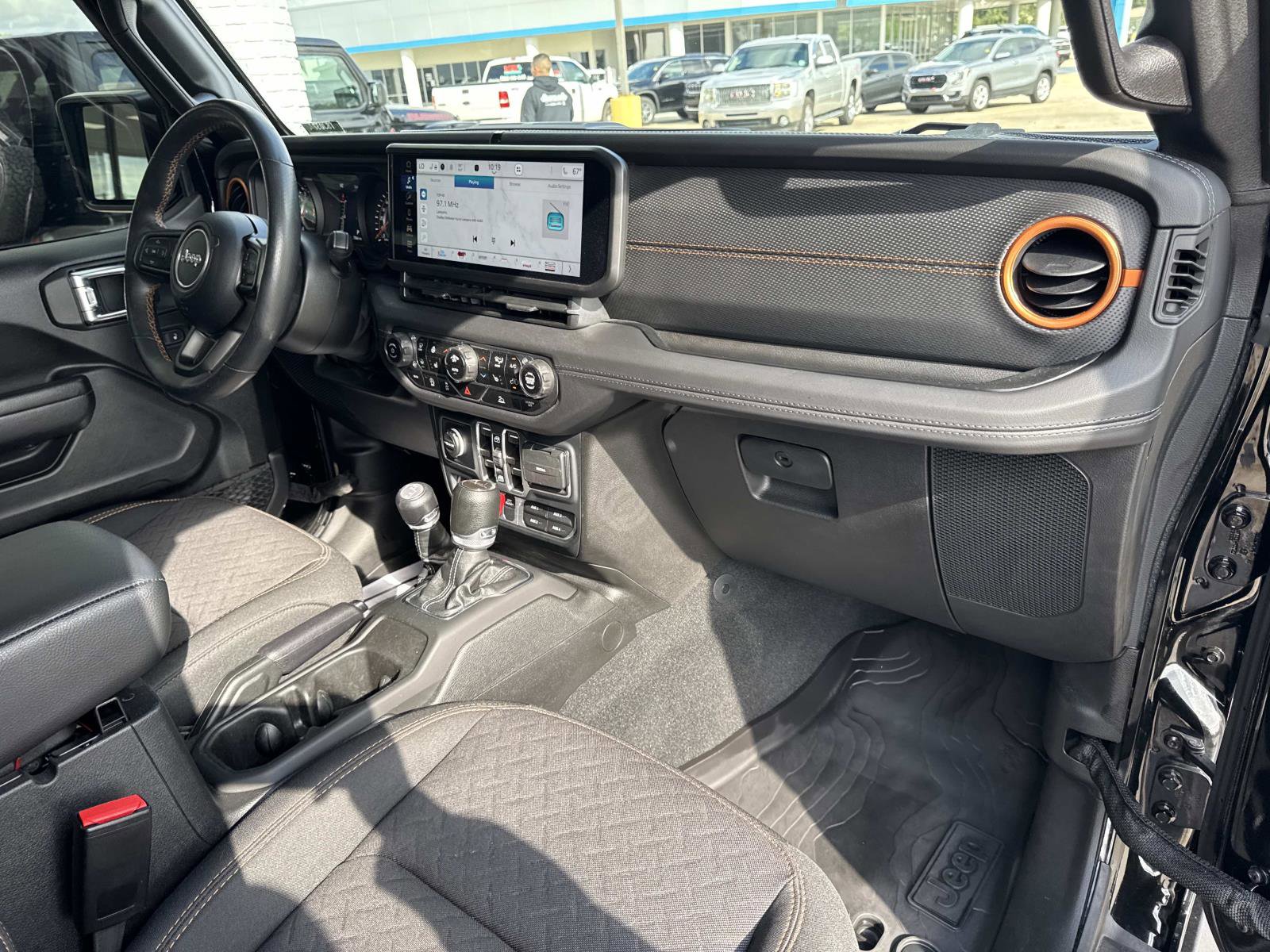 Used 2024 Jeep Gladiator Mojave w/ Convenience Group image 12