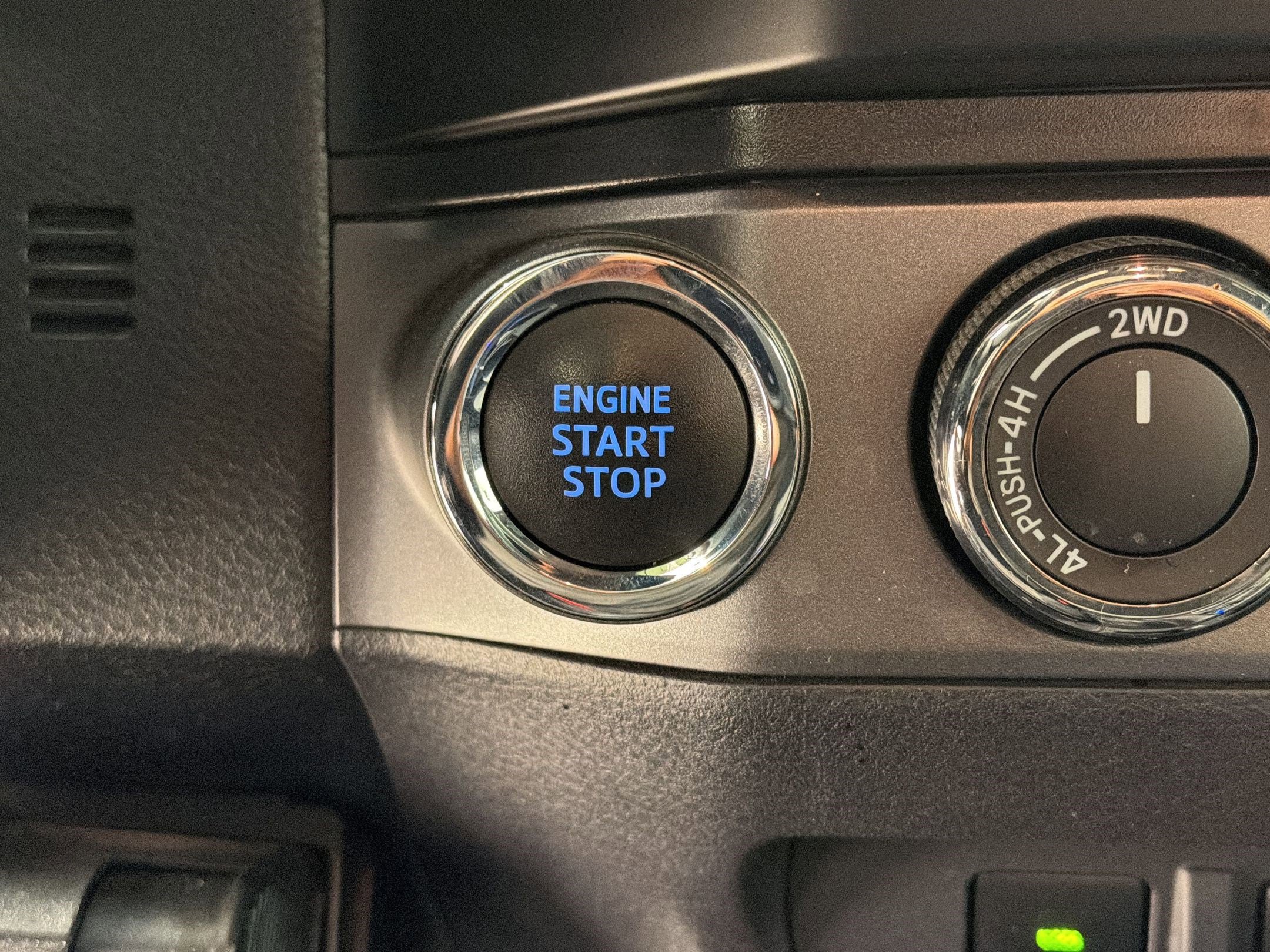 Used 2020 Toyota Tacoma TRD Off-Road w/ Technology Package AWD/4WD image 24