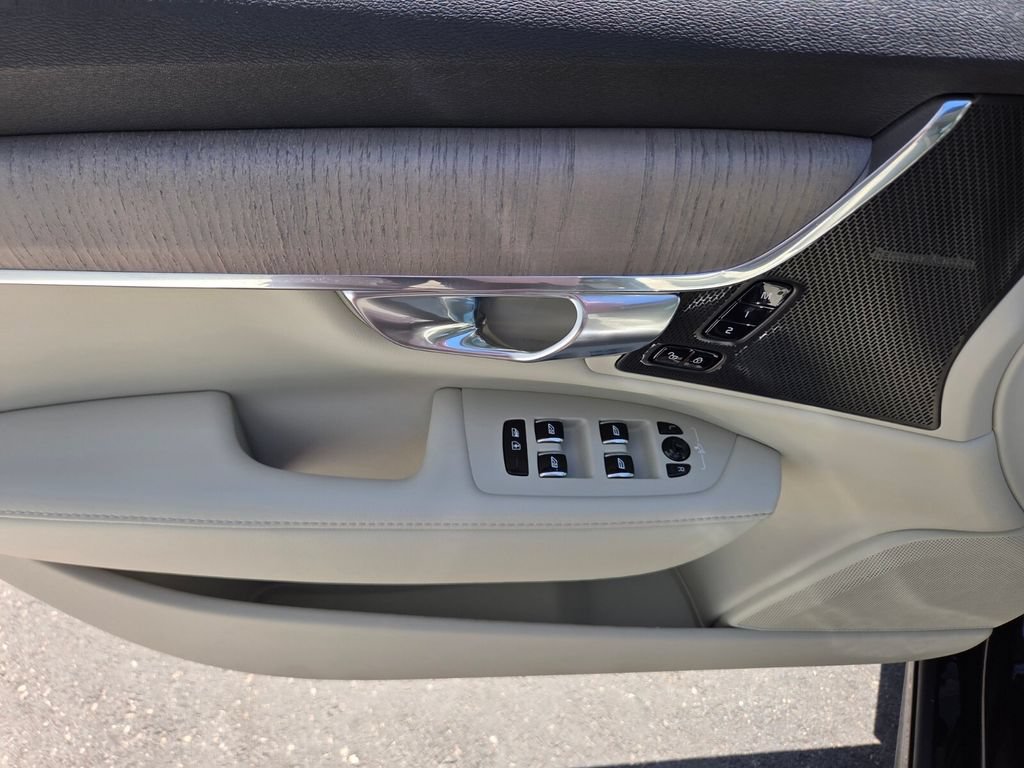 Used 2023 Volvo S90 B6 Plus AWD/4WD image 23
