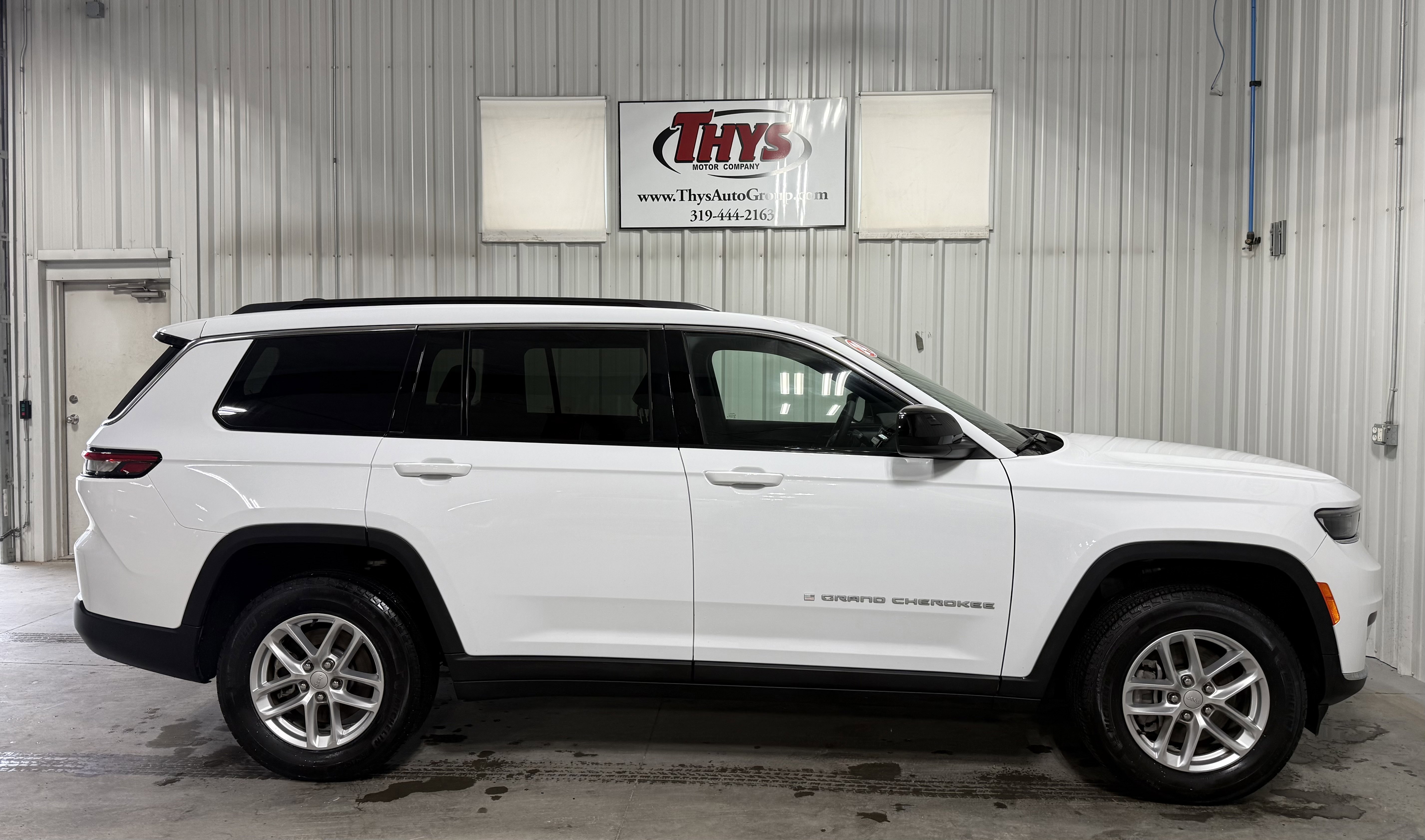 Used 2024 Jeep Grand Cherokee L Laredo w/ Luxury Tech Group I image 2