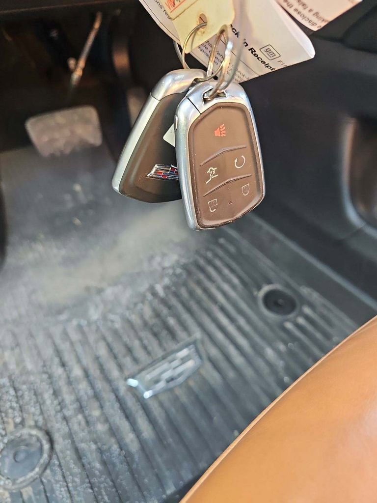 Used 2021 Cadillac XT5 Premium Luxury w/ LPO, Floor Liner Package AWD/4WD image 17