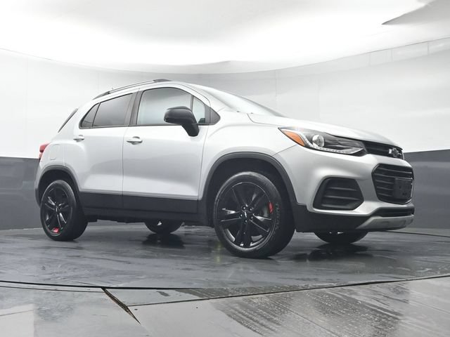 Used 2021 Chevrolet Trax LT w/ Redline Edition AWD/4WD image 28