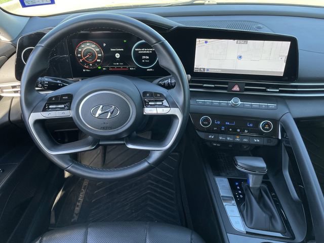 Used 2021 Hyundai Elantra Limited w/ Preferred Accessory Package FWD image 11