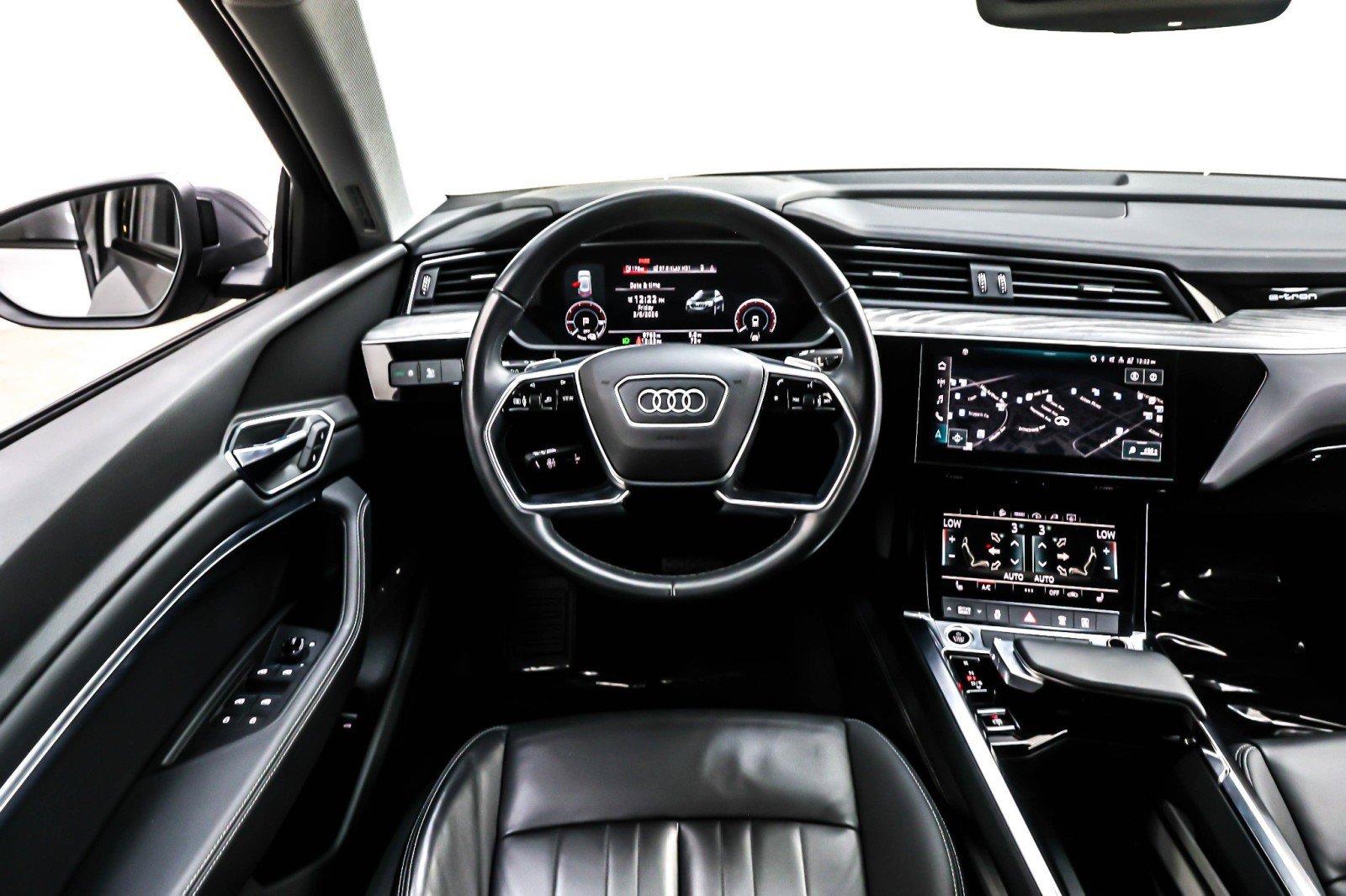 Used 2022 Audi e-tron Premium w/ Convenience Plus Package image 5