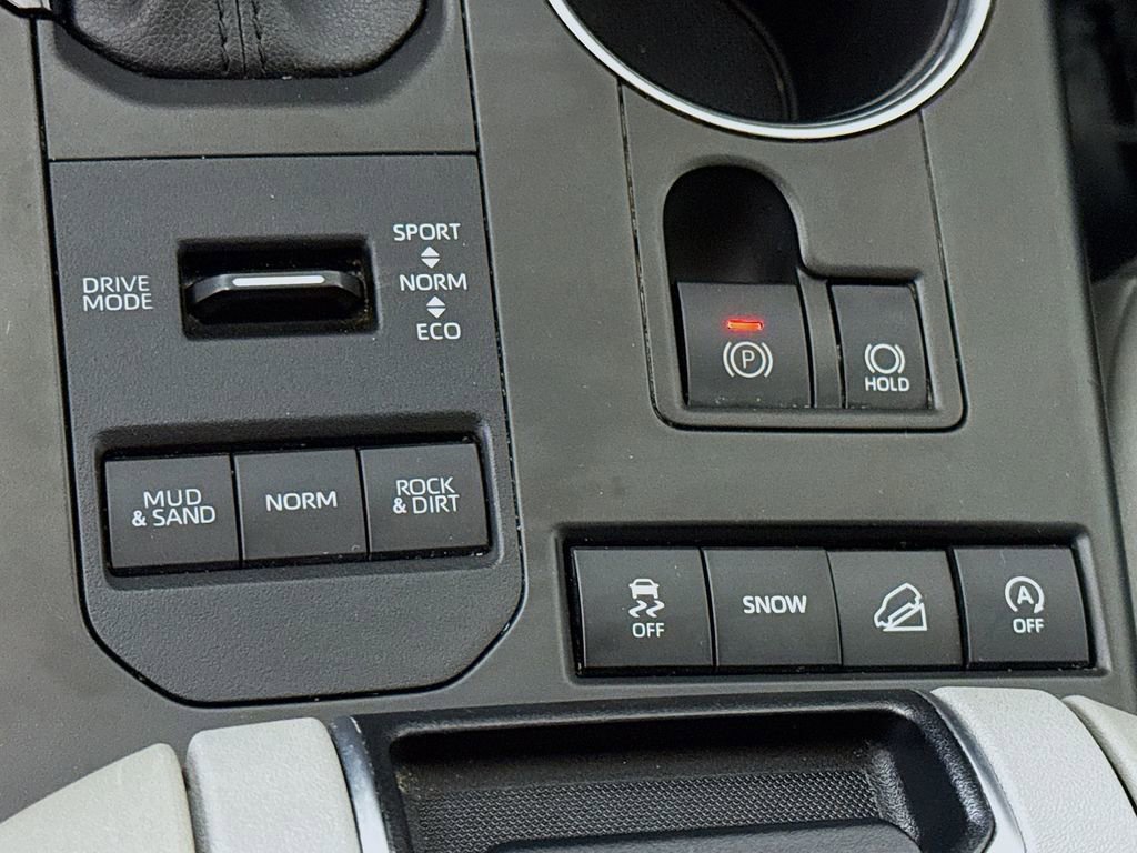 Used 2021 Toyota Highlander XLE image 11